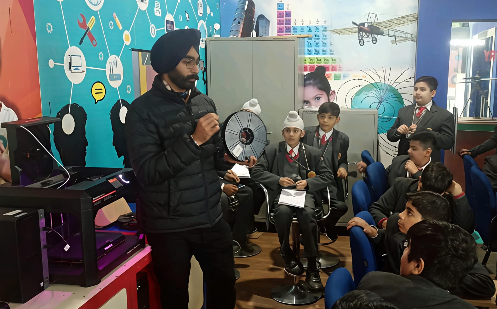 Kanwarpreet Singh demonstrating a 3D printer to school students in an Innobotix-supported lab